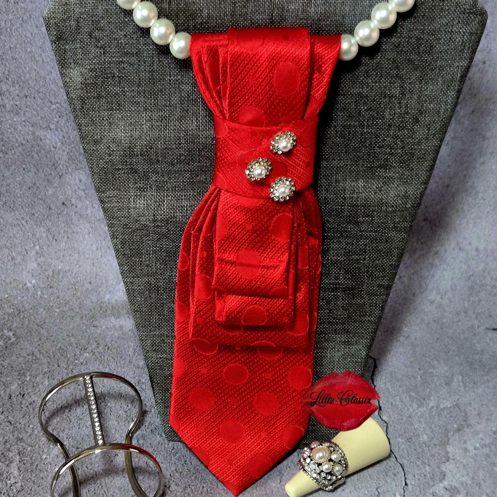 Chic Red Tie Necklace Set
